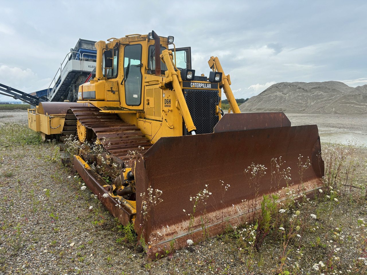 CAT D6H Series 2 Raupe mit Heckaufreißer - Bulldozer: photos 3 CAT D6H Series 2 Raupe mit Heckaufreißer - Bulldozer: photos 3