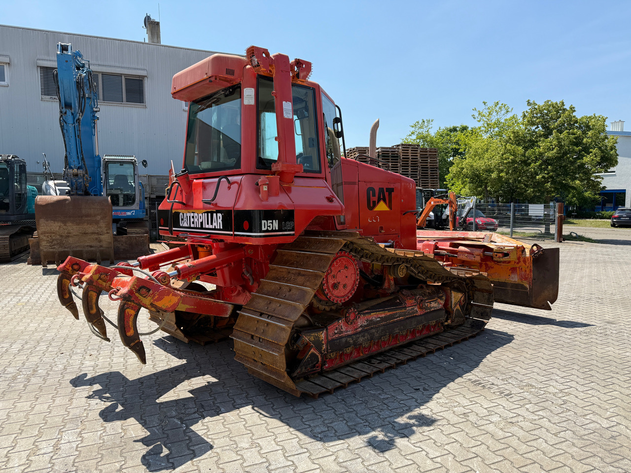 CATERPILLAR D5N FTC LGP Raupe mit 6-Wege + Heckaufreißer - Bulldozer: photos 4 CATERPILLAR D5N FTC LGP Raupe mit 6-Wege + Heckaufreißer - Bulldozer: photos 4