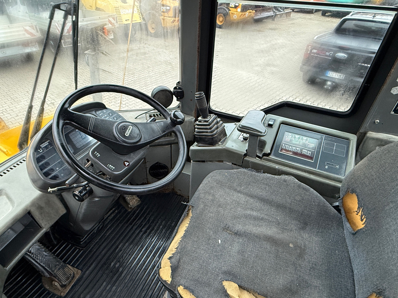 Chargeuse sur pneus Komatsu Hanomag WA270-3 Radlader Klima: photos 15 Chargeuse sur pneus Komatsu Hanomag WA270-3 Radlader Klima: photos 15