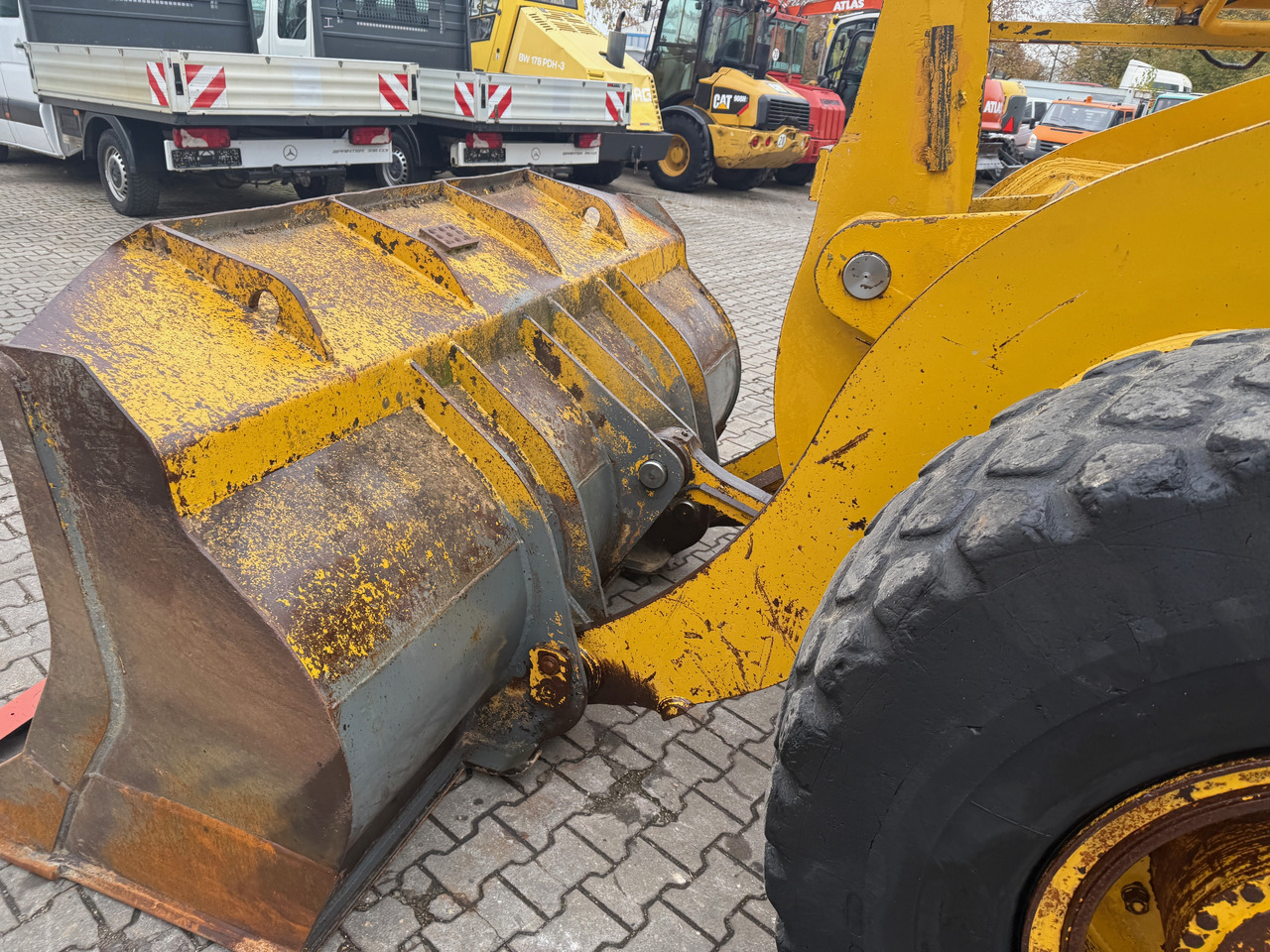 Chargeuse sur pneus Komatsu Hanomag WA270-3 Radlader Klima: photos 9 Chargeuse sur pneus Komatsu Hanomag WA270-3 Radlader Klima: photos 9