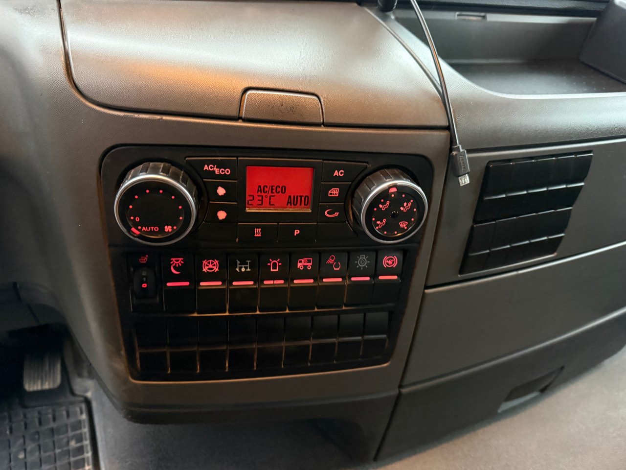 Camion benne MAN TGS 26.480 3-Seiten-Kipper Retarder Klima: photos 18 Camion benne MAN TGS 26.480 3-Seiten-Kipper Retarder Klima: photos 18