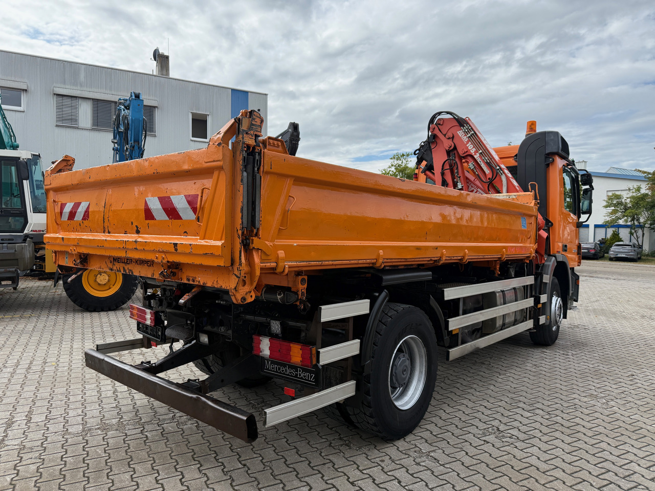Mercedes-Benz 1832 Actros MP2 3-Seiten-Kipper mit Kran + Funk - Camion benne, Camion grue: photos 4 Mercedes-Benz 1832 Actros MP2 3-Seiten-Kipper mit Kran + Funk - Camion benne, Camion grue: photos 4