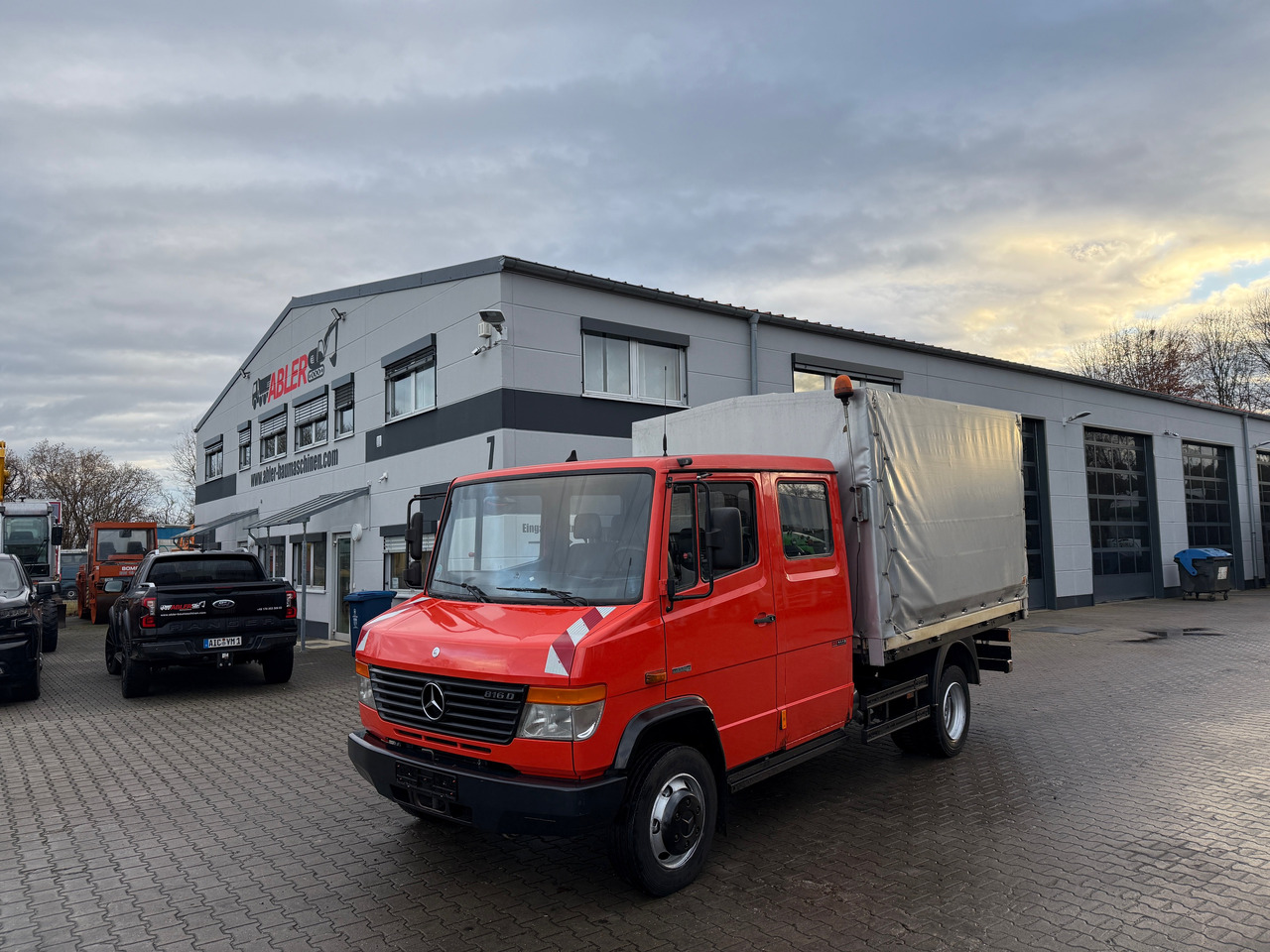 Mercedes-Benz 816 Vario Doka Pritsche Plane 2x AHK - Camion à rideaux coulissants: photos 2 Mercedes-Benz 816 Vario Doka Pritsche Plane 2x AHK - Camion à rideaux coulissants: photos 2