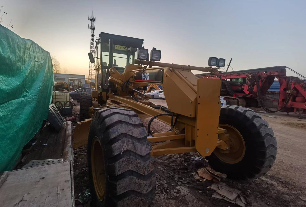 Caterpillar 140G - Niveleuse: photos 2 Caterpillar 140G - Niveleuse: photos 2