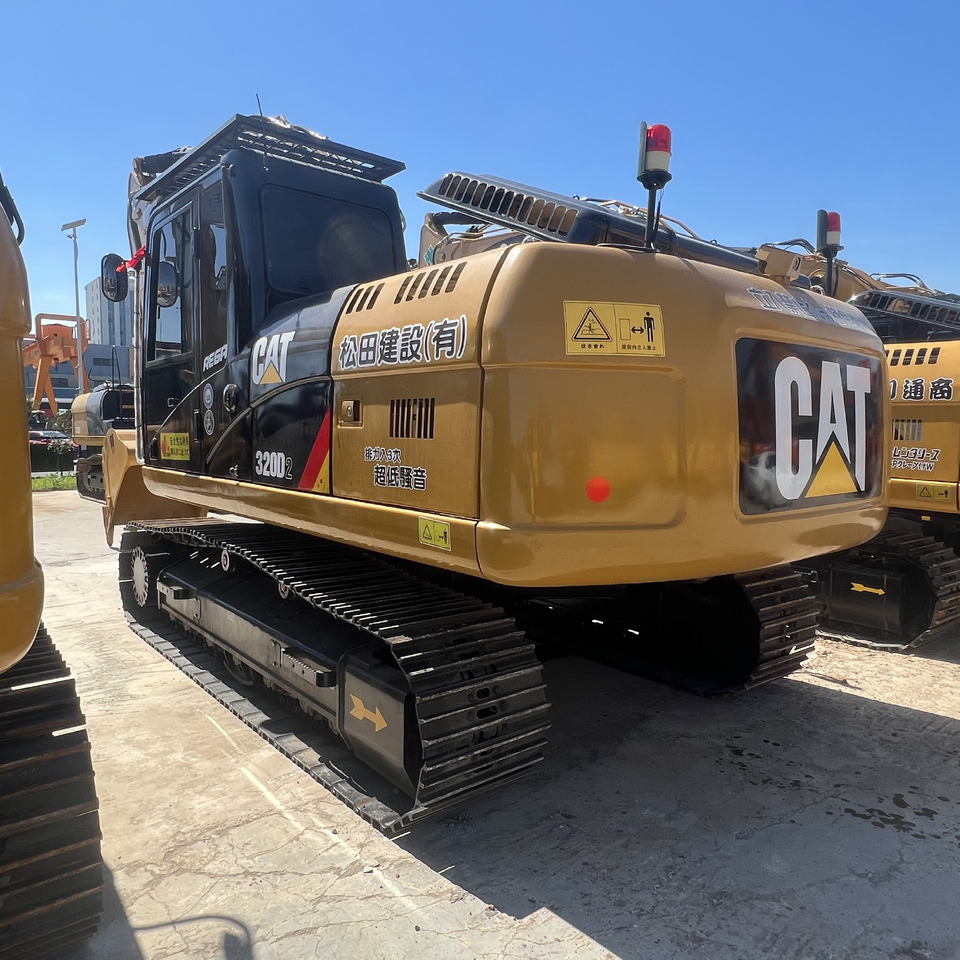 Caterpillar 320D2 - Pelle sur chenille: photos 4 Caterpillar 320D2 - Pelle sur chenille: photos 4