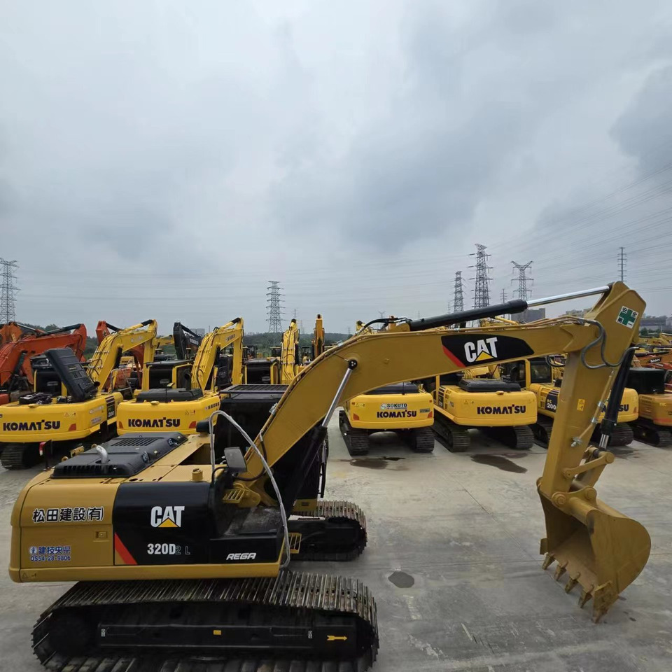 Caterpillar 320D2L - Pelle sur chenille: photos 4 Caterpillar 320D2L - Pelle sur chenille: photos 4
