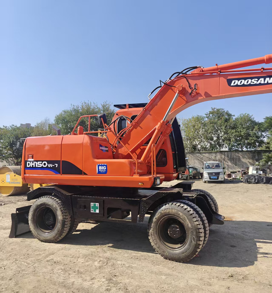 Doosan DH150W - Pelle sur pneus: photos 3 Doosan DH150W - Pelle sur pneus: photos 3