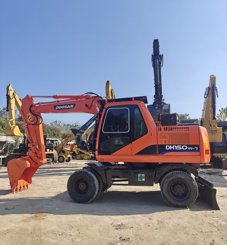 Doosan DH150W - Pelle sur pneus: photos 2 Doosan DH150W - Pelle sur pneus: photos 2
