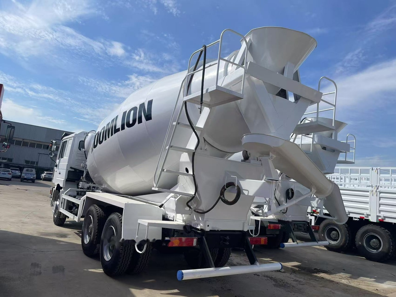 Shacman F3000 Concrete mixer truck - Camion malaxeur: photos 3 Shacman F3000 Concrete mixer truck - Camion malaxeur: photos 3