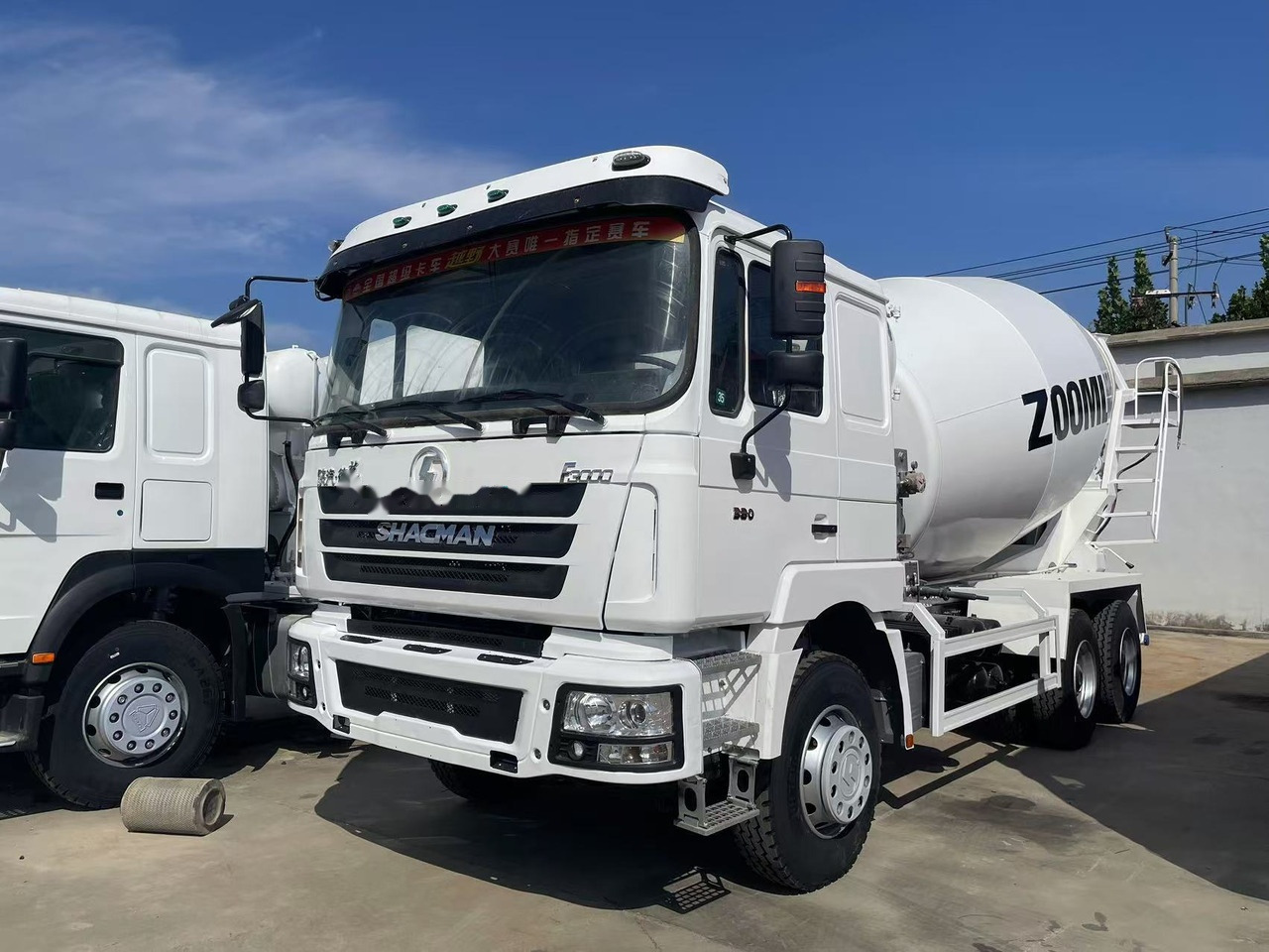 Shacman F3000 Concrete mixer truck - Camion malaxeur: photos 1 Shacman F3000 Concrete mixer truck - Camion malaxeur: photos 1
