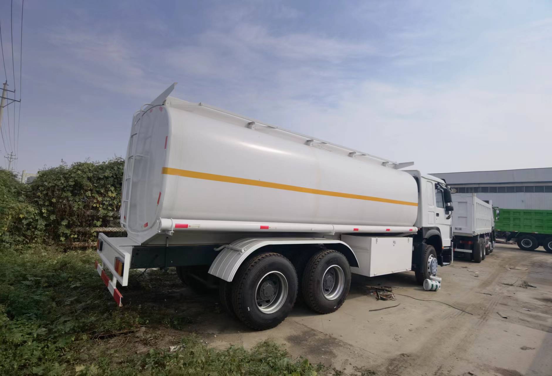 Camion citerne Sinotruk HOWO 371 6*4 Tank truck: photos 9