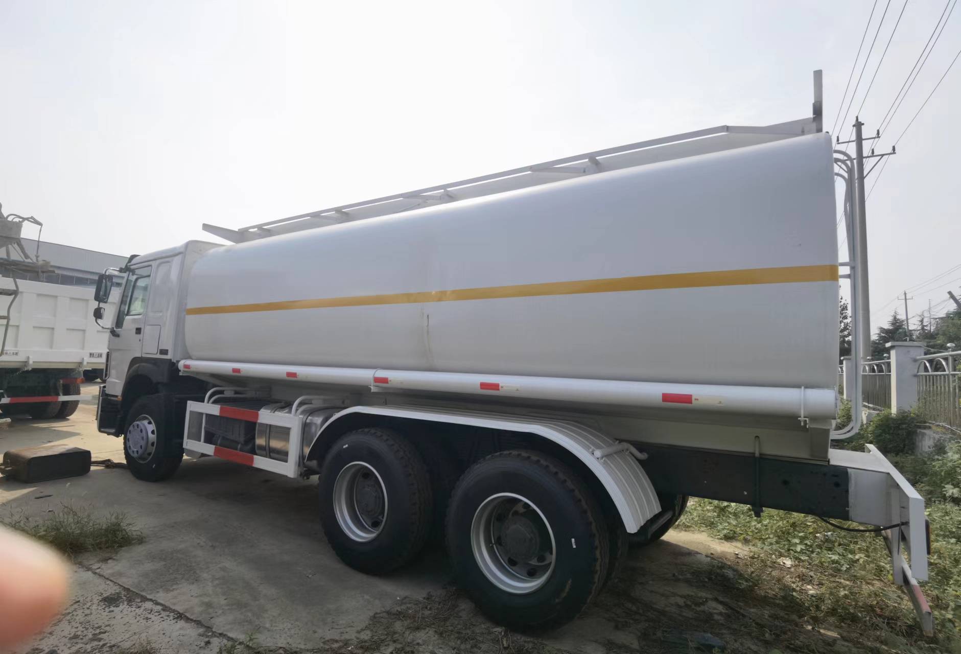 Camion citerne Sinotruk HOWO 371 6*4 Tank truck: photos 8