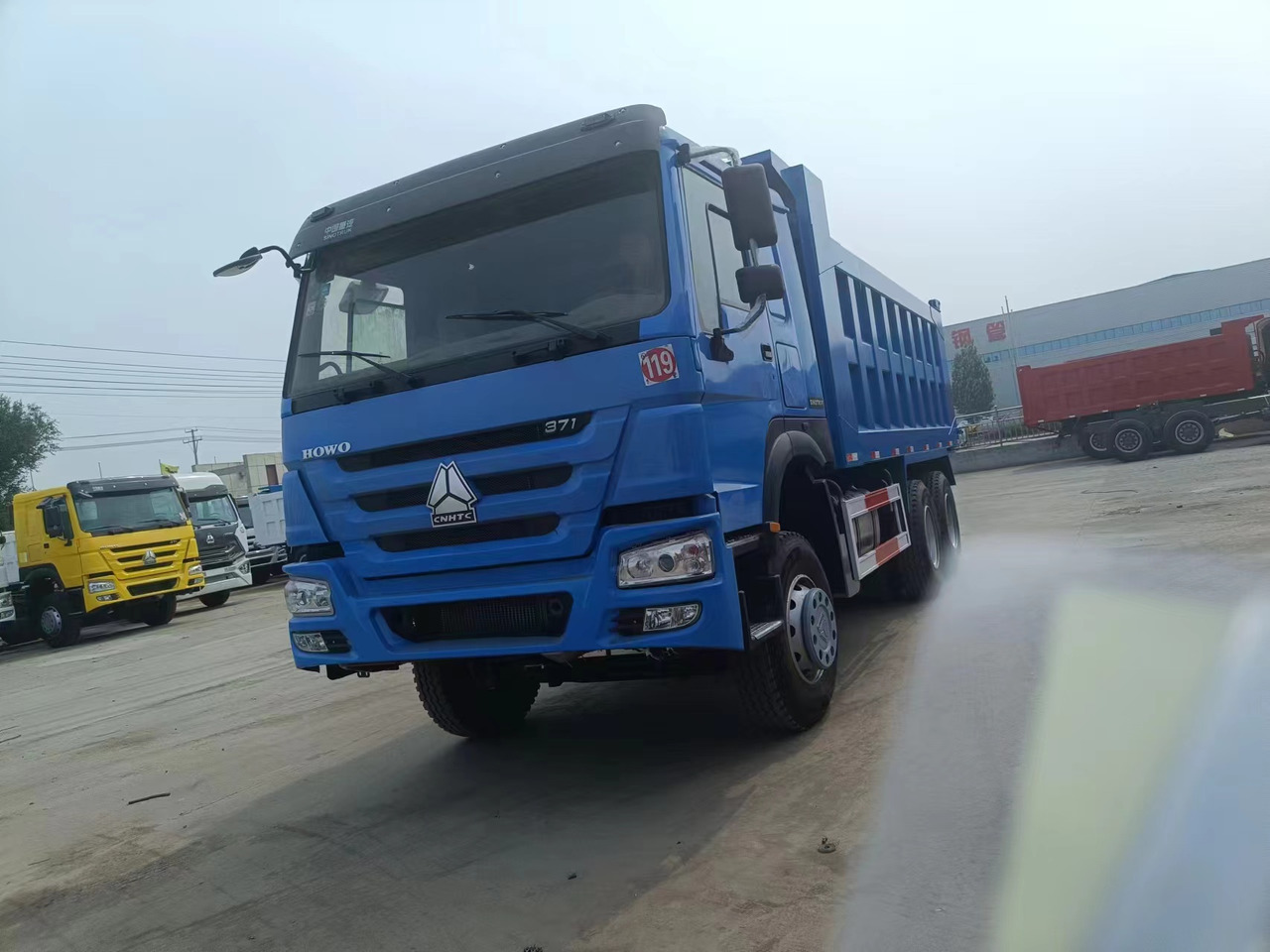 Sinotruk HOWO 371 6*4 dump truck - Mini tombereau: photos 4 Sinotruk HOWO 371 6*4 dump truck - Mini tombereau: photos 4