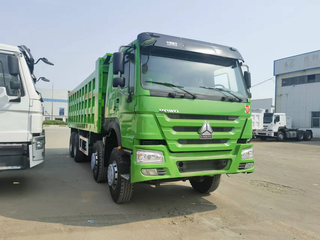Camion benne Sinotruk HOWO 8*4 Dump truck: photos 11