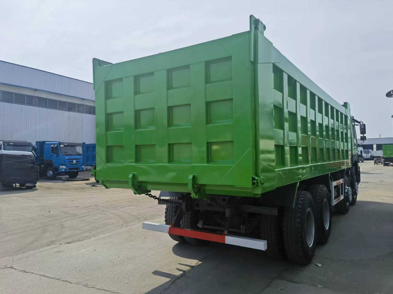 Camion benne Sinotruk HOWO 8*4 Dump truck: photos 10