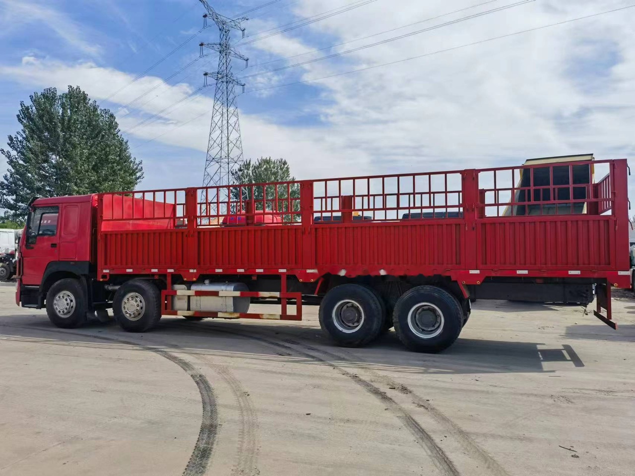 Sinotruk HOWO 8*4 Fence Truck - Mini tombereau: photos 1 Sinotruk HOWO 8*4 Fence Truck - Mini tombereau: photos 1