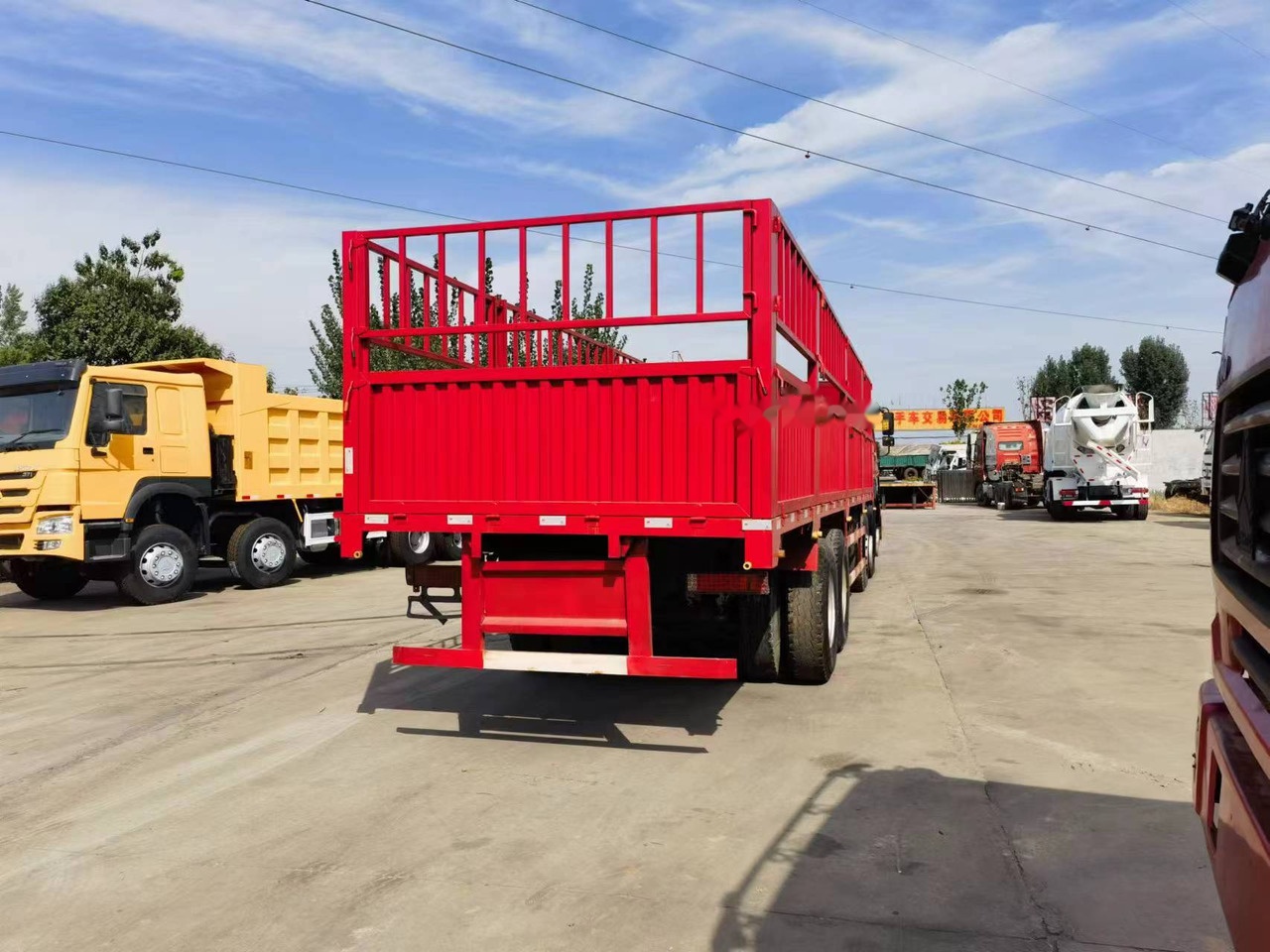Sinotruk HOWO 8*4 Fence Truck - Mini tombereau: photos 3 Sinotruk HOWO 8*4 Fence Truck - Mini tombereau: photos 3