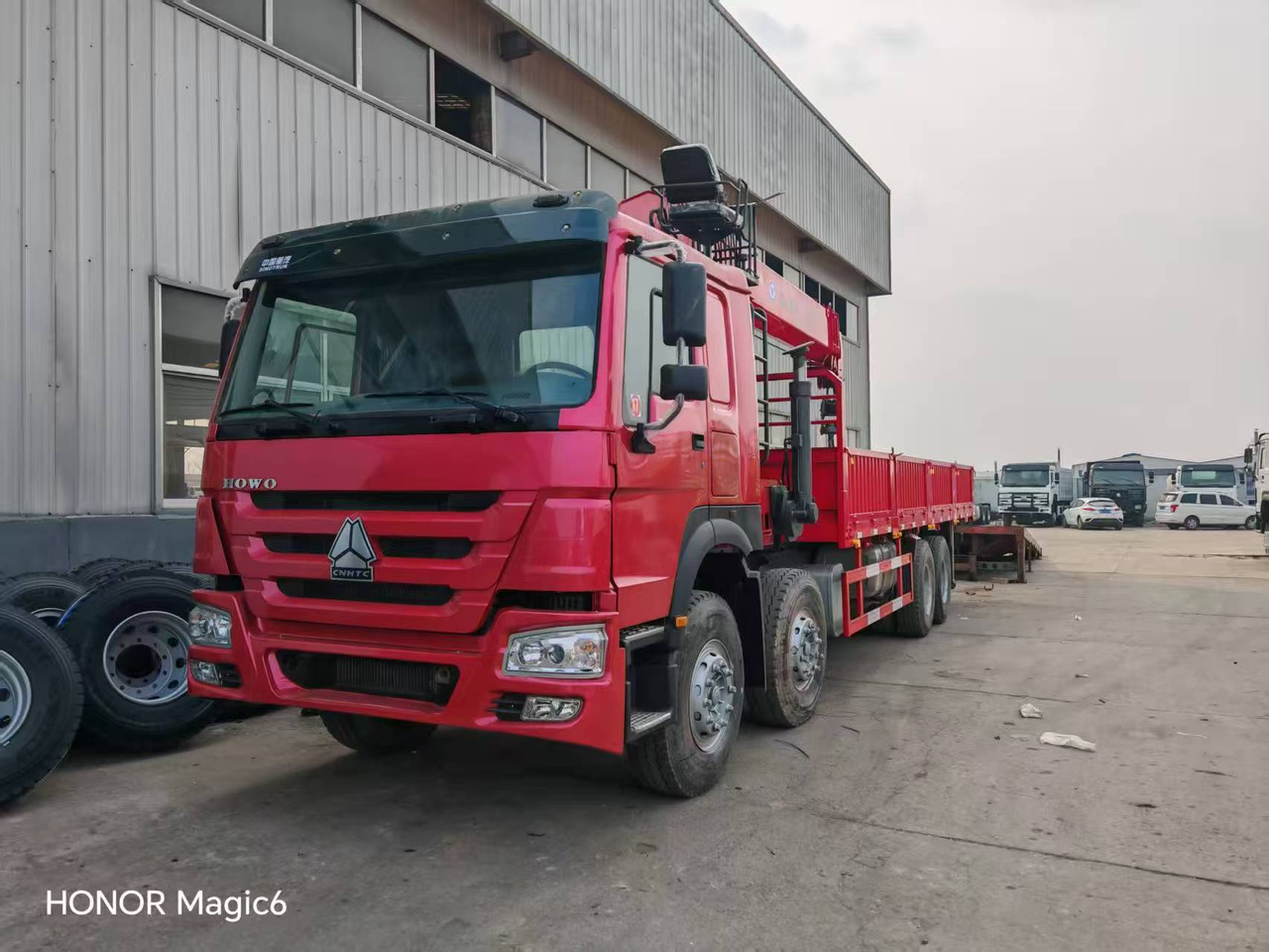 Sinotruk HOWO 8*4 Mobile crane - Grue mobile: photos 1 Sinotruk HOWO 8*4 Mobile crane - Grue mobile: photos 1