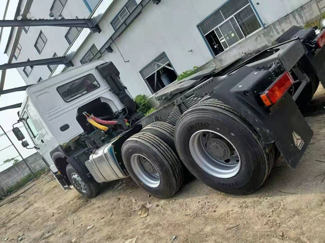 Sinotruk HOWO 371 Tractor - Tracteur routier: photos 4 Sinotruk HOWO 371 Tractor - Tracteur routier: photos 4