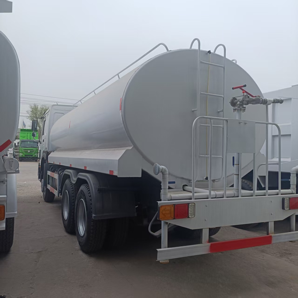 Véhicule de voirie/ Spécial Sinotruk HOWO 375 6*4 Sprinkler: photos 10 Véhicule de voirie/ Spécial Sinotruk HOWO 375 6*4 Sprinkler: photos 10