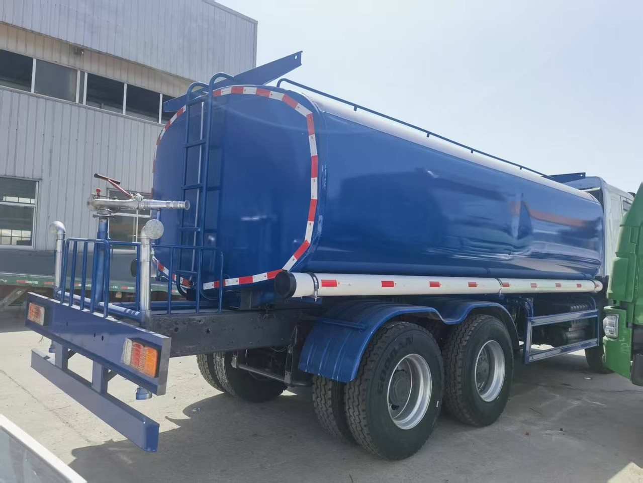 Véhicule de voirie/ Spécial Sinotruk HOWO 6*4 Sprinkler: photos 9
