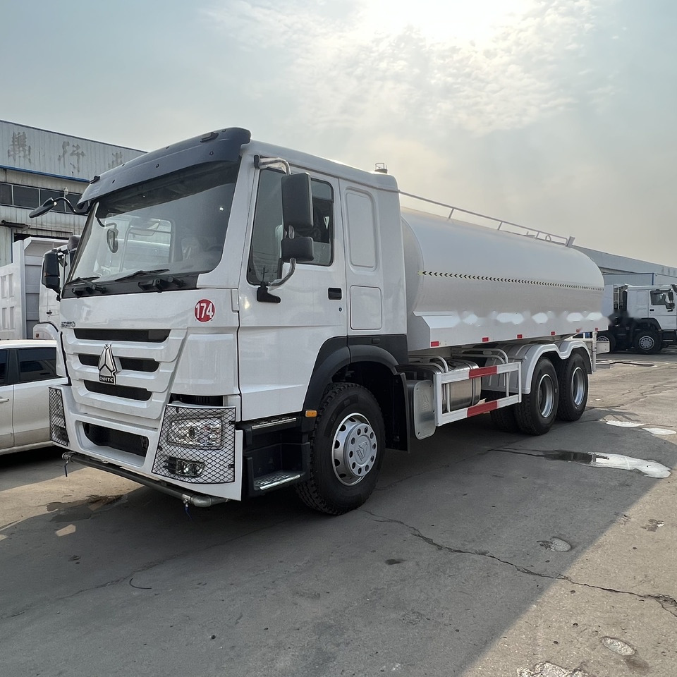 Sinotruk HOWO 6*4 sprinkler truck - Véhicule de voirie/ Spécial: photos 1 Sinotruk HOWO 6*4 sprinkler truck - Véhicule de voirie/ Spécial: photos 1