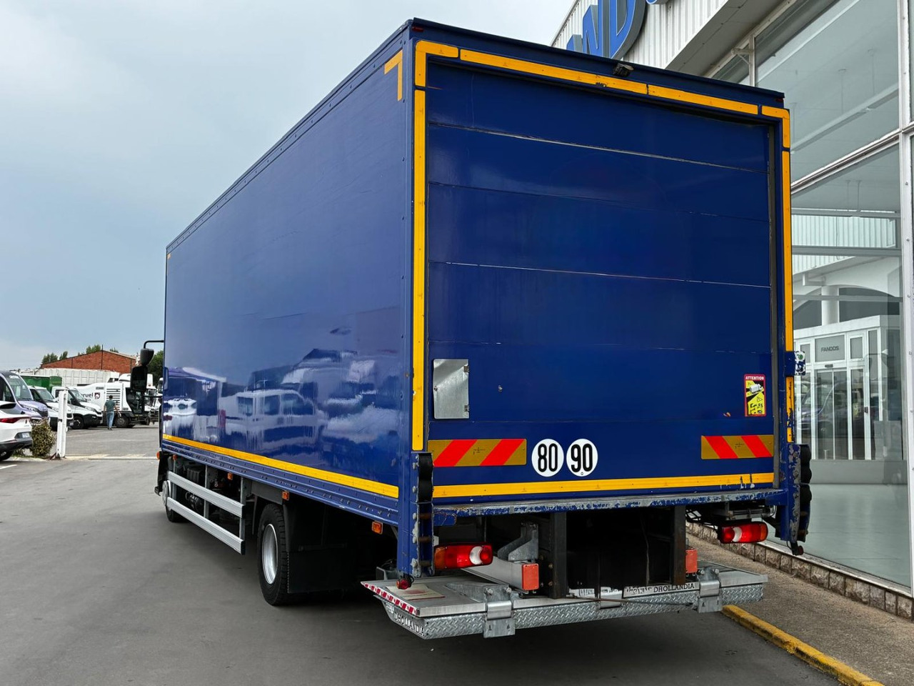 Caja cerrada Renault D120-210 - Camion fourgon: photos 4 Caja cerrada Renault D120-210 - Camion fourgon: photos 4