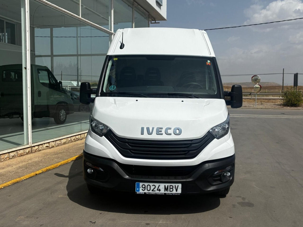 Furgón IVECO 35S14 V 12m3 - Fourgon utilitaire: photos 2 Furgón IVECO 35S14 V 12m3 - Fourgon utilitaire: photos 2