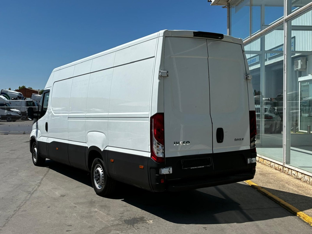 Furgón IVECO 35S14 V 16m3 - Fourgon utilitaire: photos 4 Furgón IVECO 35S14 V 16m3 - Fourgon utilitaire: photos 4