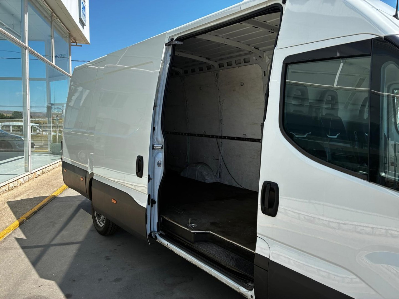 Furgón IVECO 35S14 V 16m3 - Fourgon utilitaire: photos 5 Furgón IVECO 35S14 V 16m3 - Fourgon utilitaire: photos 5