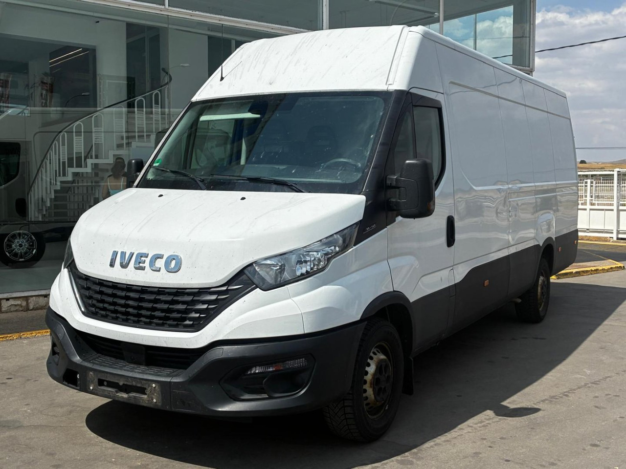 Furgón IVECO 35S14 V 16m3 - Fourgon utilitaire: photos 1 Furgón IVECO 35S14 V 16m3 - Fourgon utilitaire: photos 1