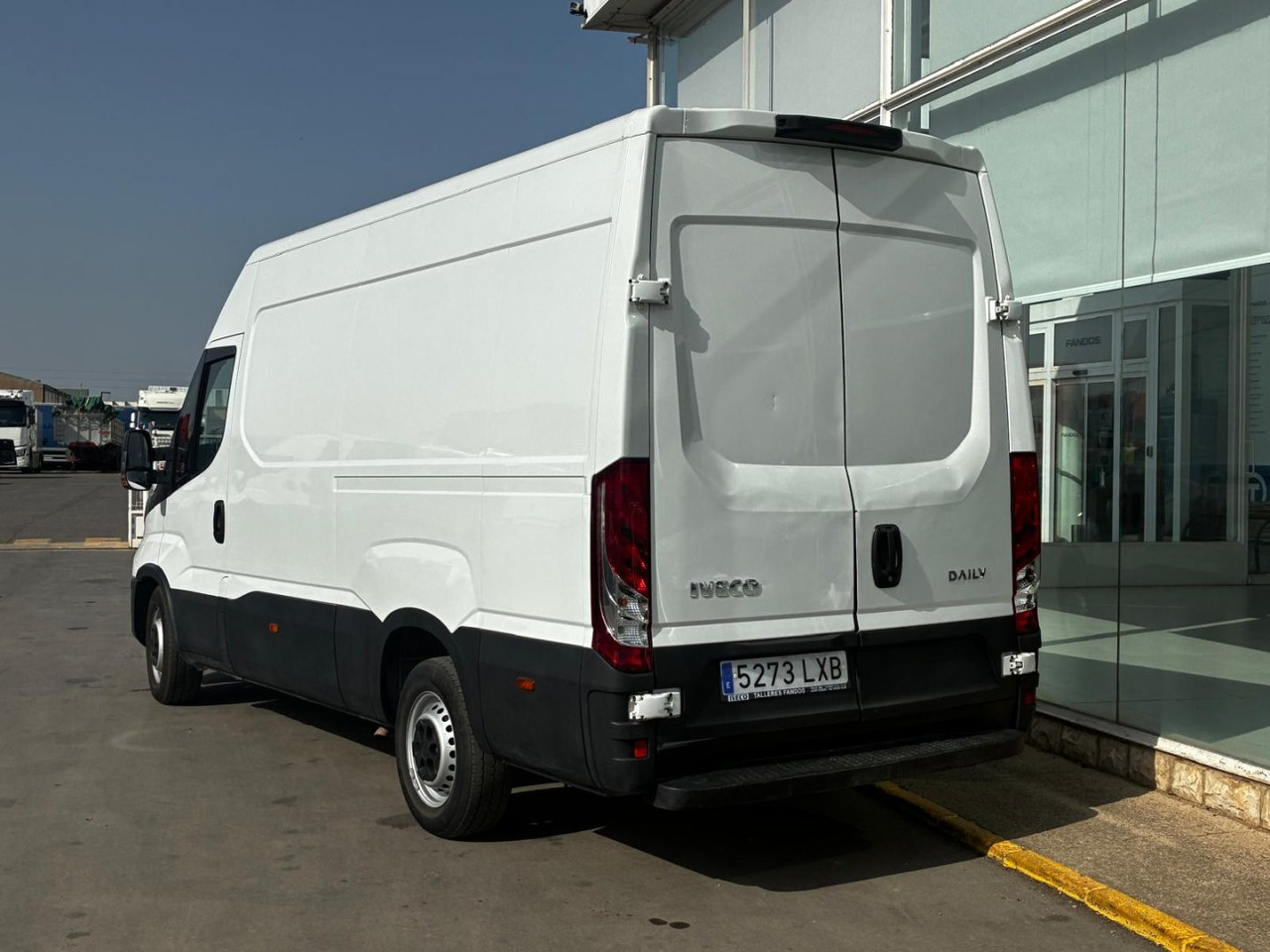 Furgón IVECO 35S16 V 12m3 - Fourgon utilitaire: photos 4 Furgón IVECO 35S16 V 12m3 - Fourgon utilitaire: photos 4