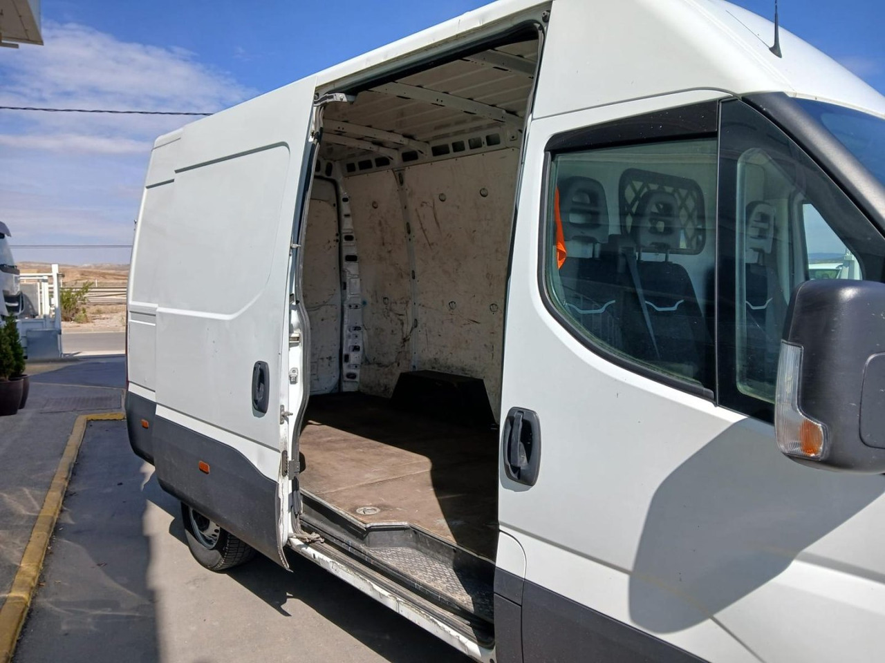 Furgón IVECO 35S16 V 12m3 en leasing occasion Furgón IVECO 35S16 V 12m3: photos 7