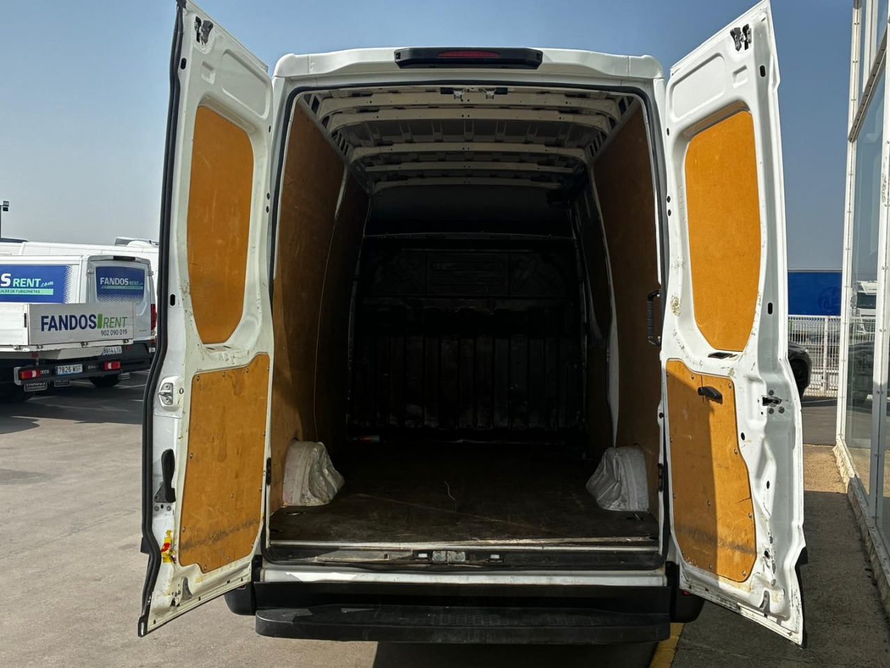 Furgón IVECO 35S16 V 12m3 - Fourgon utilitaire: photos 5 Furgón IVECO 35S16 V 12m3 - Fourgon utilitaire: photos 5