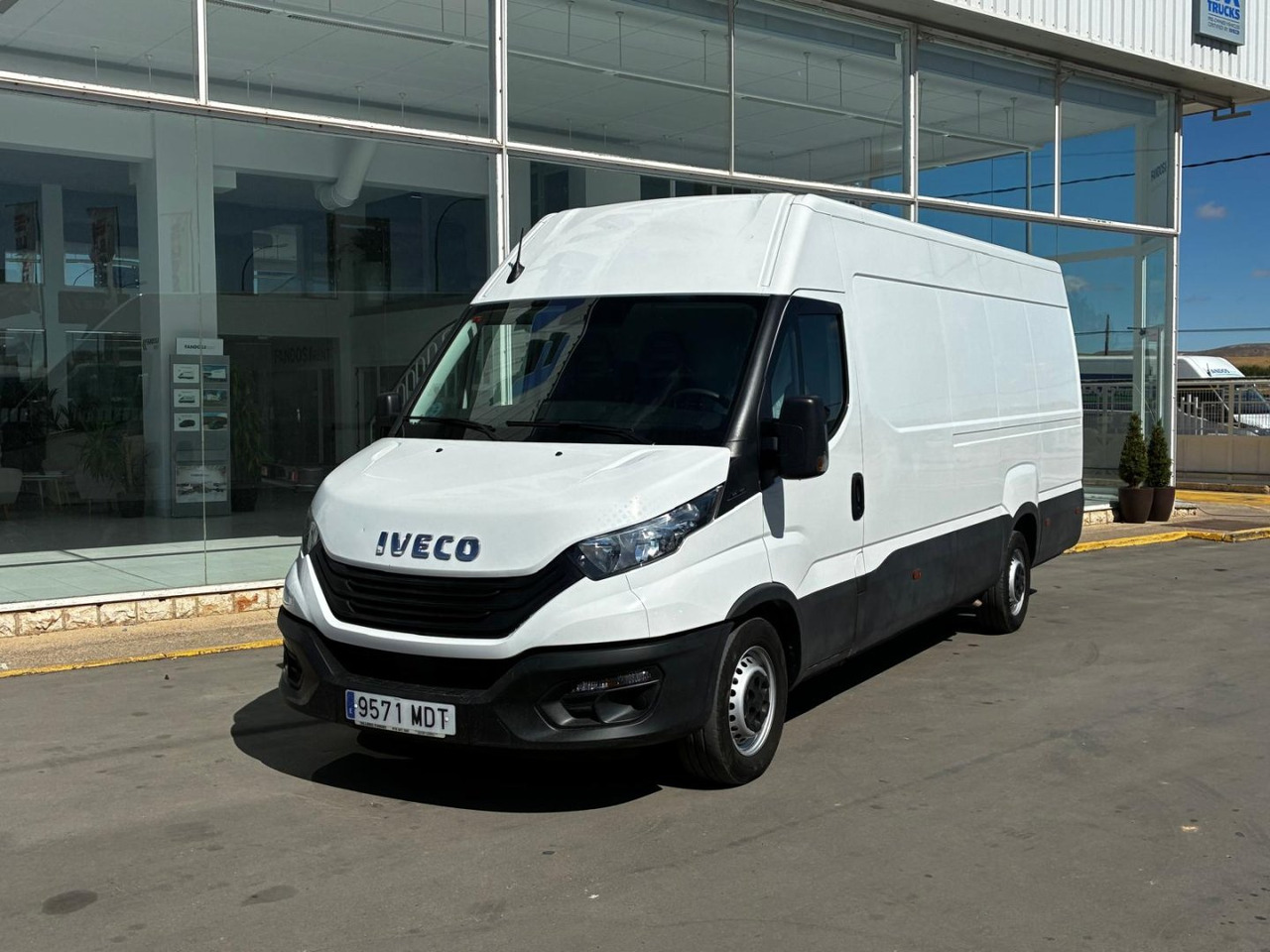 Furgón IVECO 35S16 V 16m3 - Fourgon utilitaire: photos 1 Furgón IVECO 35S16 V 16m3 - Fourgon utilitaire: photos 1