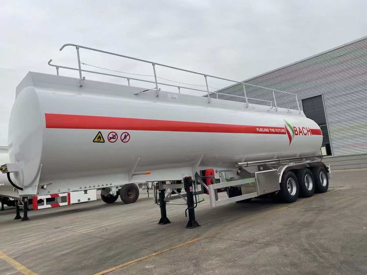 30,000–60,000 Liters Single or Multiple Compartments Customizable tank trailers available - Semi-remorque citerne: photos 2 30,000–60,000 Liters Single or Multiple Compartments Customizable tank trailers available - Semi-remorque citerne: photos 2