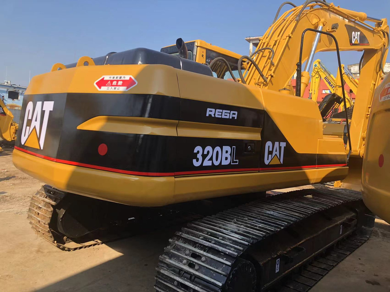 CAT 320BL - Pelle sur chenille: photos 3 CAT 320BL - Pelle sur chenille: photos 3