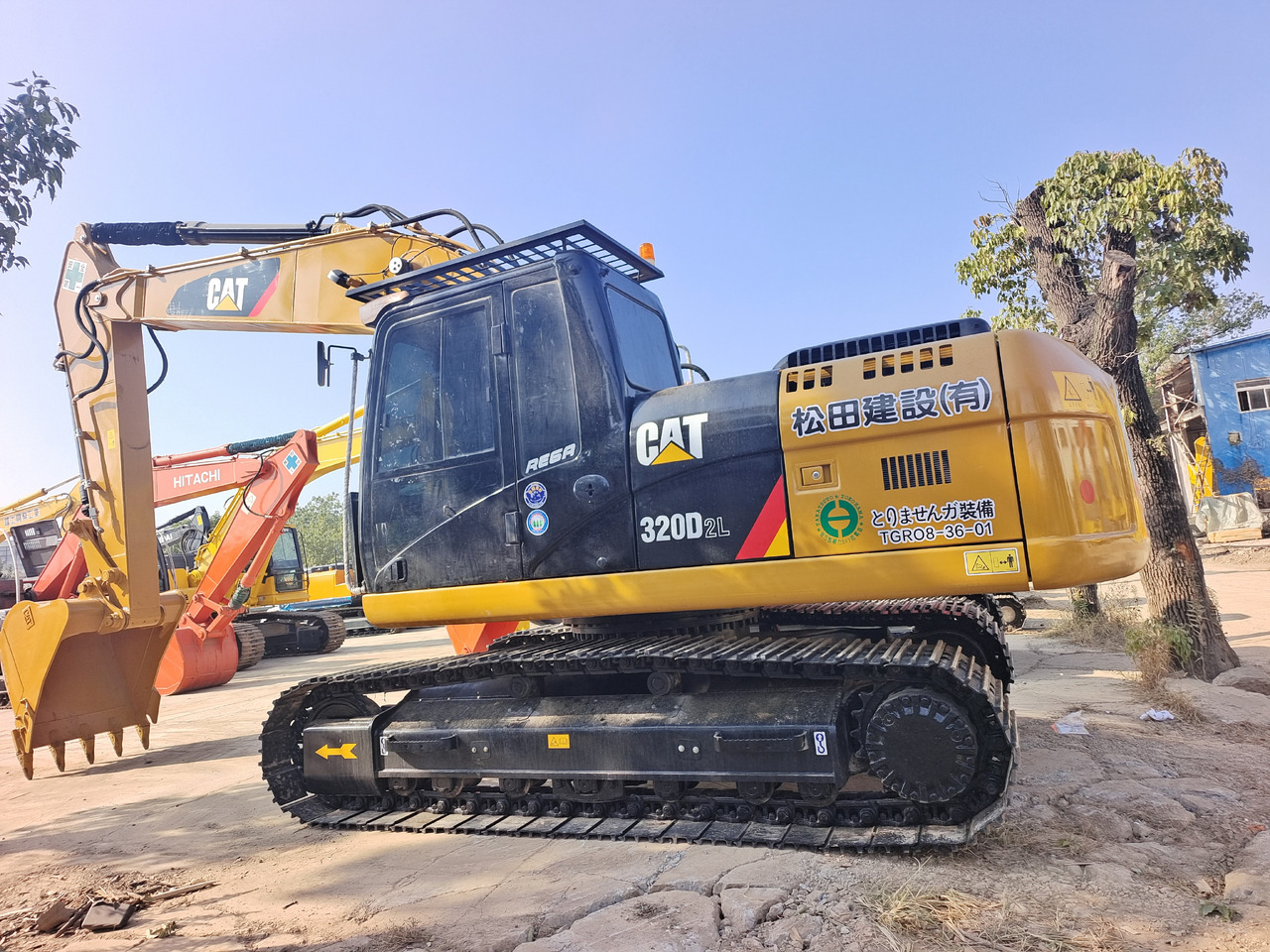 CAT 320D2L - Pelle sur chenille: photos 2 CAT 320D2L - Pelle sur chenille: photos 2