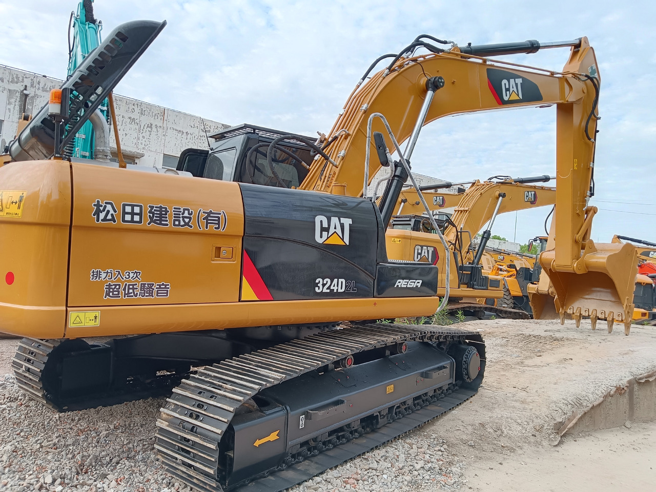 CAT 324 DL 324D2L - Pelle sur chenille: photos 1 CAT 324 DL 324D2L - Pelle sur chenille: photos 1