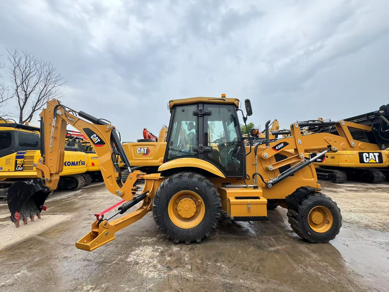 CATERPILLAR 420F - Tractopelle: photos 1 CATERPILLAR 420F - Tractopelle: photos 1