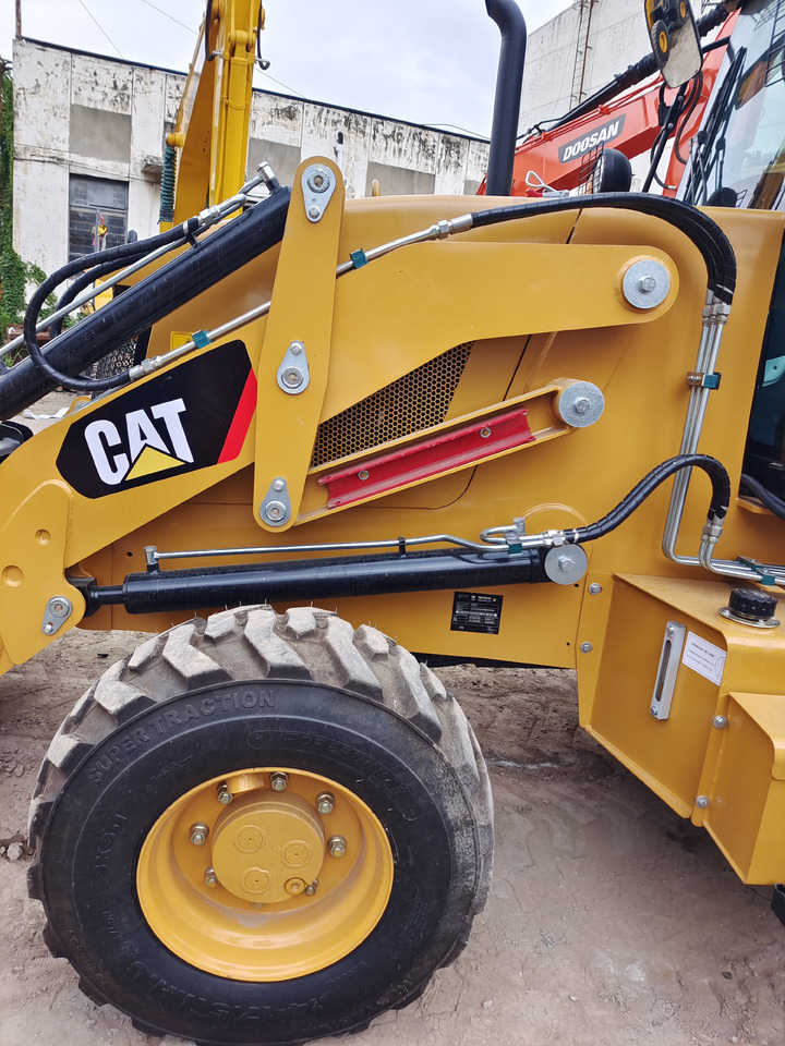 CATERPILLAR 420F - Tractopelle: photos 4 CATERPILLAR 420F - Tractopelle: photos 4