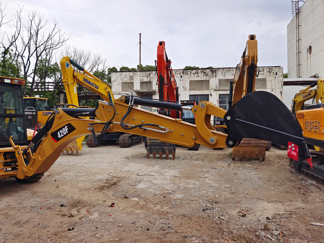 CATERPILLAR 420F - Tractopelle: photos 3 CATERPILLAR 420F - Tractopelle: photos 3