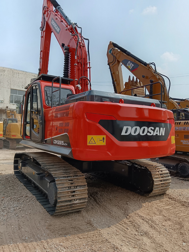 DOOSAN DX225LCA - Pelle sur chenille: photos 4 DOOSAN DX225LCA - Pelle sur chenille: photos 4