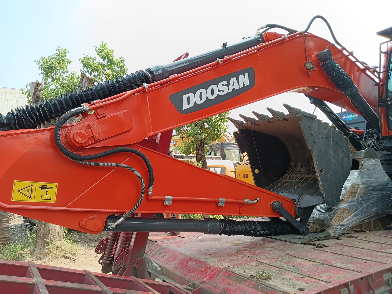 DOOSAN DX225LCA - Pelle sur chenille: photos 3 DOOSAN DX225LCA - Pelle sur chenille: photos 3