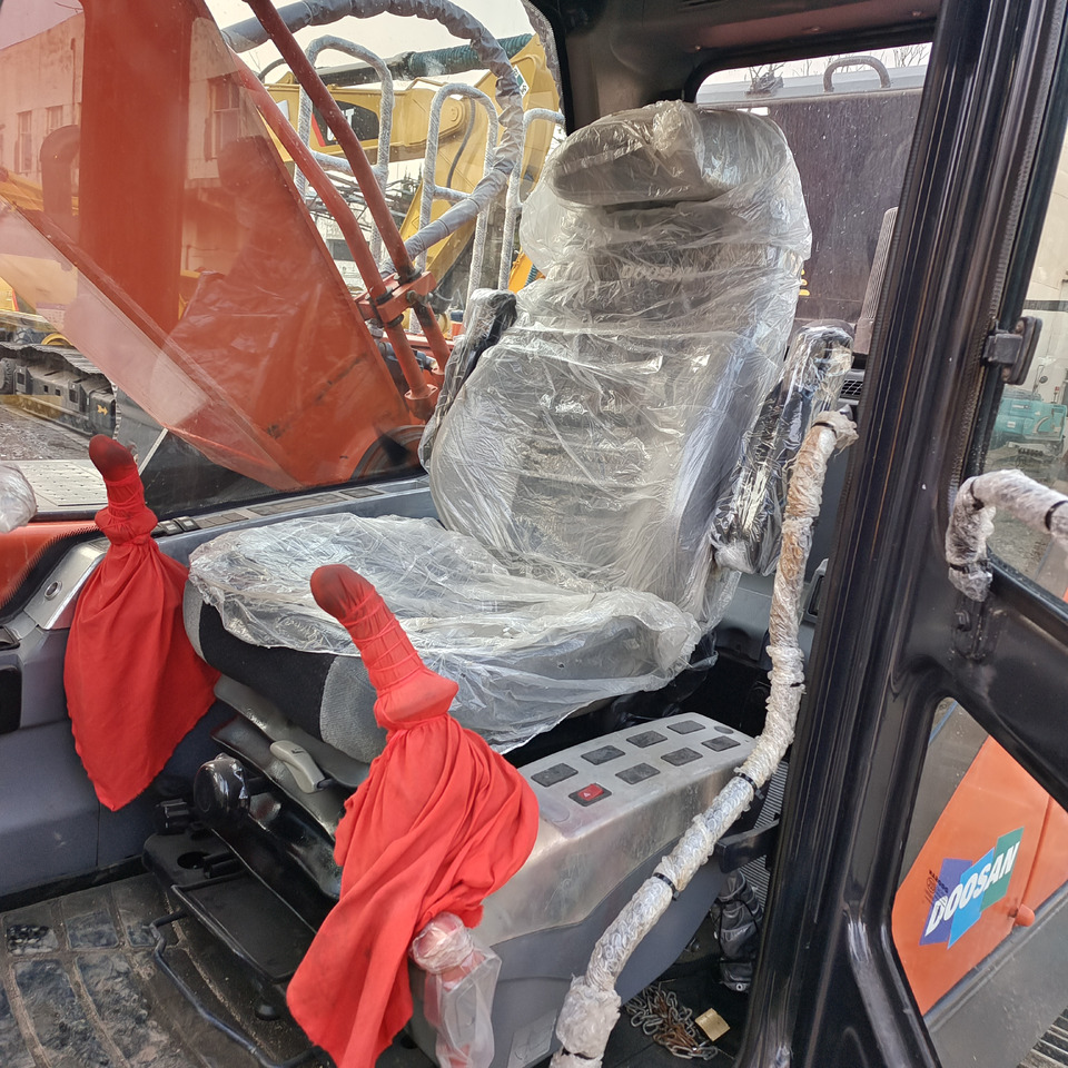 DOOSAN DX300 LC - 9C DX300LCA - Pelle sur chenille: photos 4 DOOSAN DX300 LC - 9C DX300LCA - Pelle sur chenille: photos 4