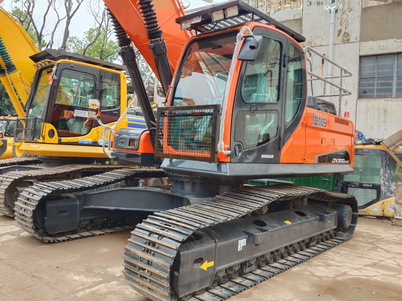 DOOSAN DX300 LC-9C DX300LCA - Pelle sur chenille: photos 1 DOOSAN DX300 LC-9C DX300LCA - Pelle sur chenille: photos 1