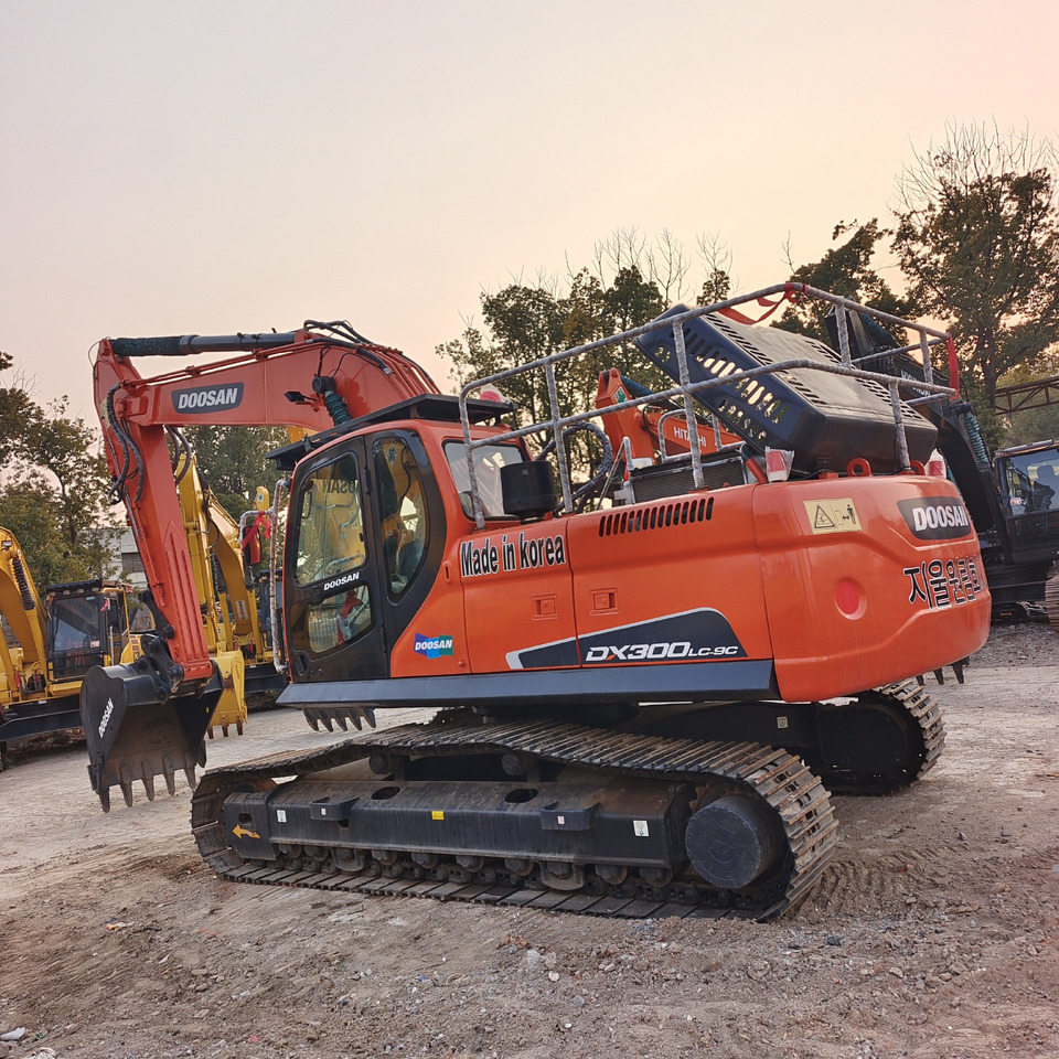 DOOSAN DX300 LC-9C LCA - Pelle sur chenille: photos 1 DOOSAN DX300 LC-9C LCA - Pelle sur chenille: photos 1