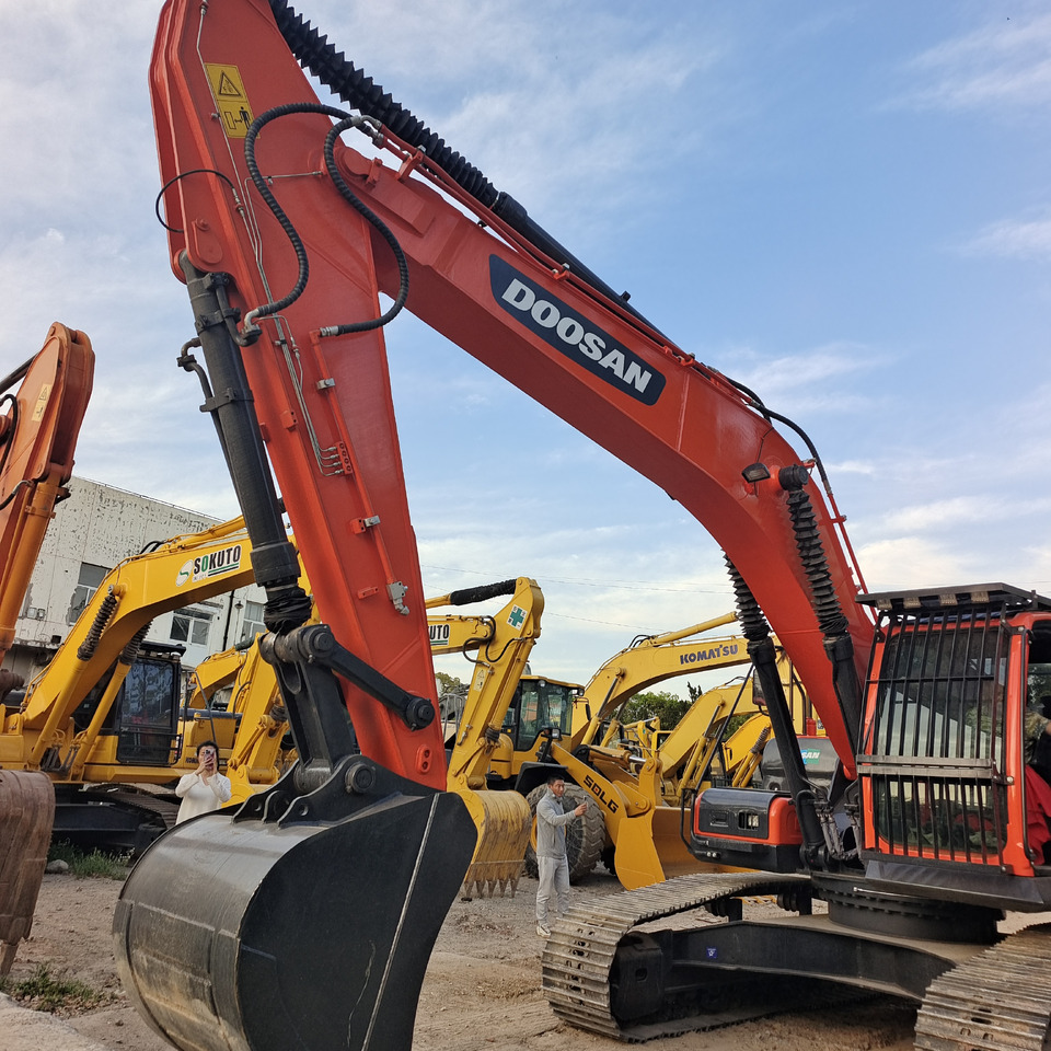 DOOSAN DX300LC-9C DX300LCA - Pelle sur chenille: photos 4 DOOSAN DX300LC-9C DX300LCA - Pelle sur chenille: photos 4
