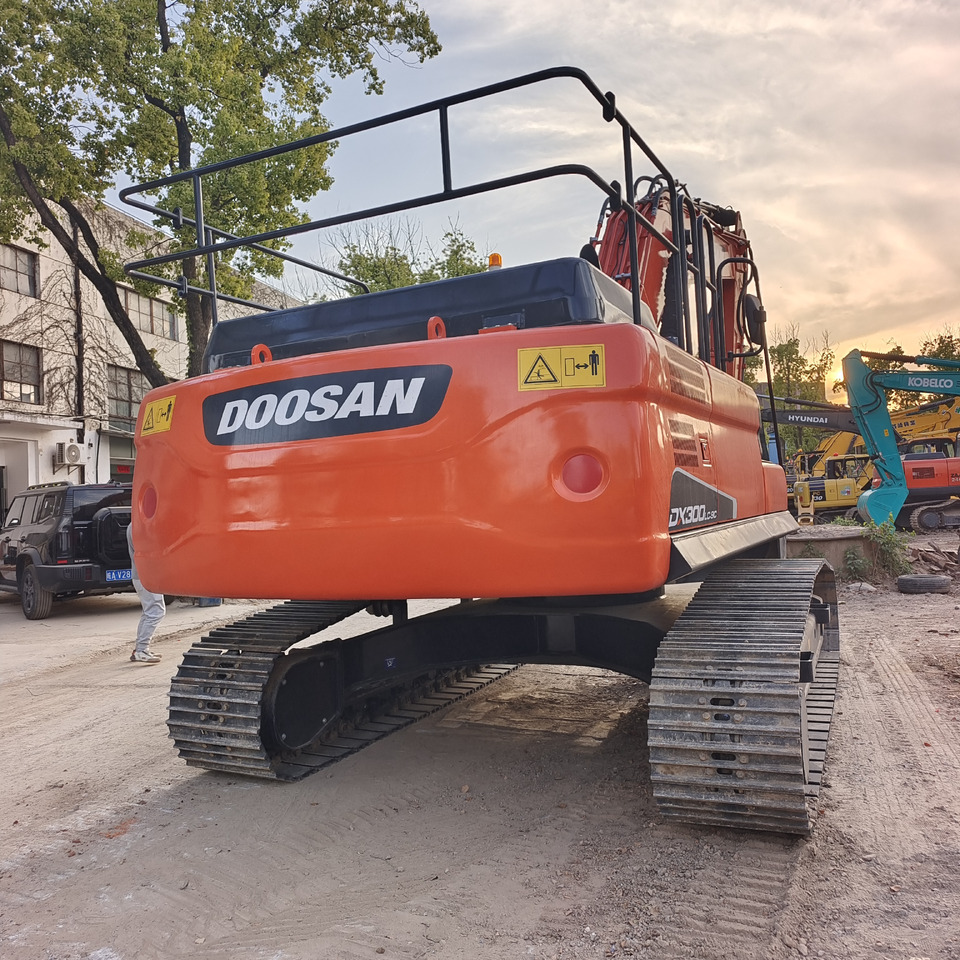 DOOSAN DX300LCA DX300LC-9C - Pelle sur chenille: photos 3 DOOSAN DX300LCA DX300LC-9C - Pelle sur chenille: photos 3