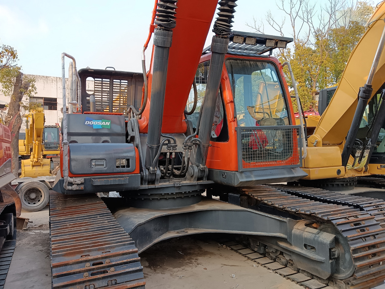 DOOSAN DX340 LC - 9C DX340LCA - Pelle sur chenille: photos 1 DOOSAN DX340 LC - 9C DX340LCA - Pelle sur chenille: photos 1